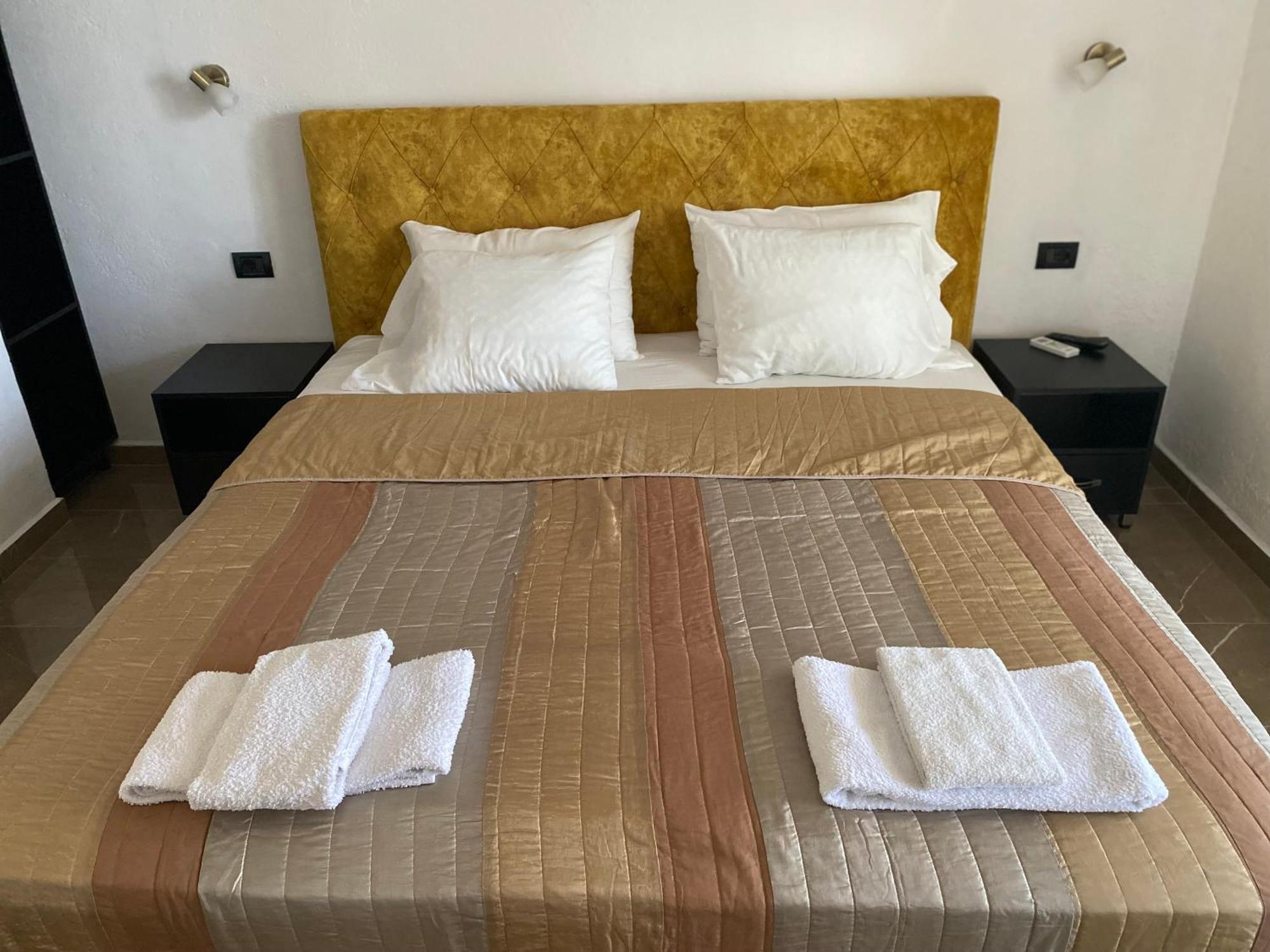 Hotel Corali Himare Fshat