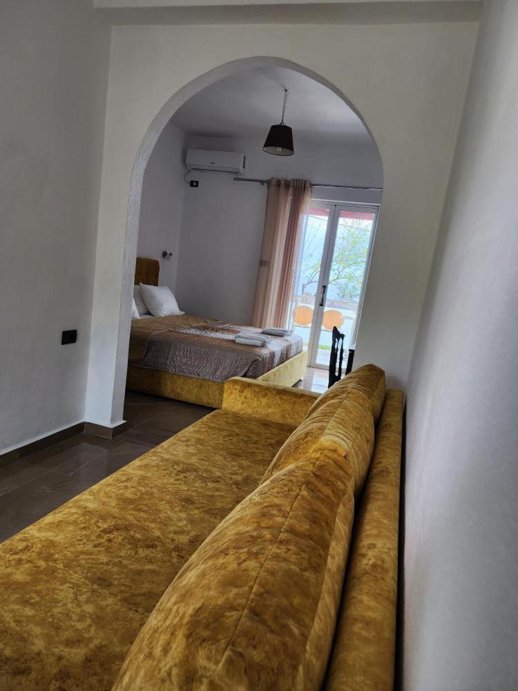 Corali Hotel Himare Fshat